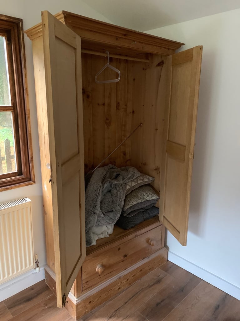 Classic pine wardrobe 