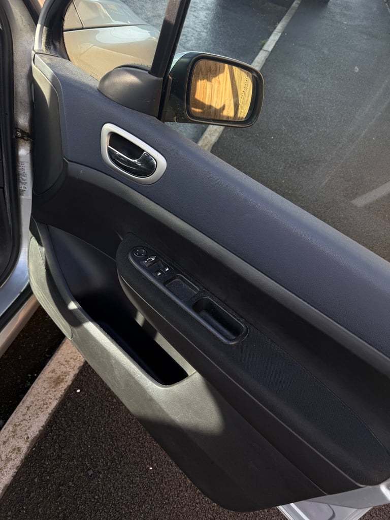 Peugeot, 307, S, Hatchback, 2004, Manual, 1587 (cc), 5 doors, 90k miles