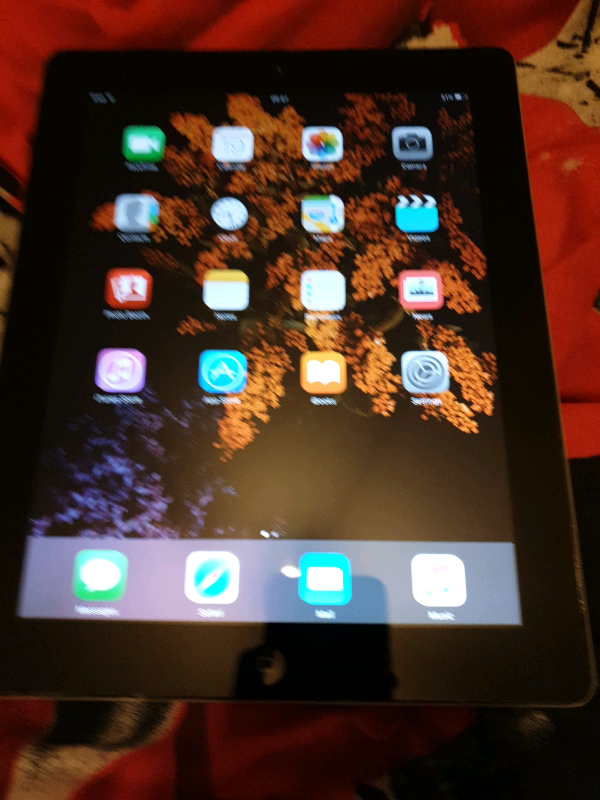 APPLE IPAD 2 16GB WIFI MODEL TABLET IN GOOD CONDITION. 
