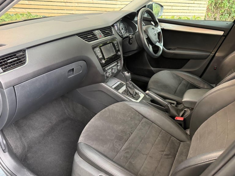 2015 Skoda Octavia 1.6 TDI Elegance Hatchback 5dr Diesel DSG Euro 5 (s/s) (105 ps) 12 MONTHS A HA...