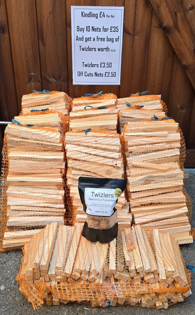 Kindling £4 per net 🪵🪵🪵🪵🪵🪵🪵🪵