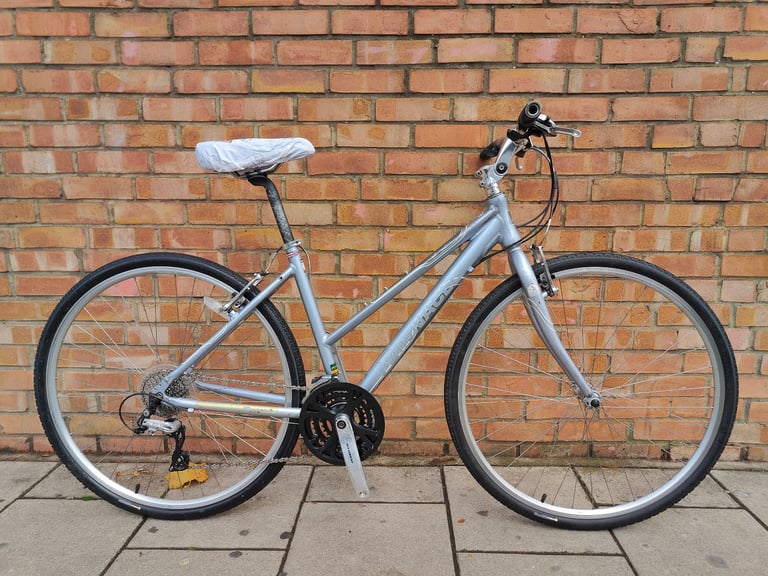 SERVICED (6195) 700c PINNACLE STRATUS 2.0 24-speed Aluminium HYBRID BIKE COMMUTER BICYCLE Size S/M