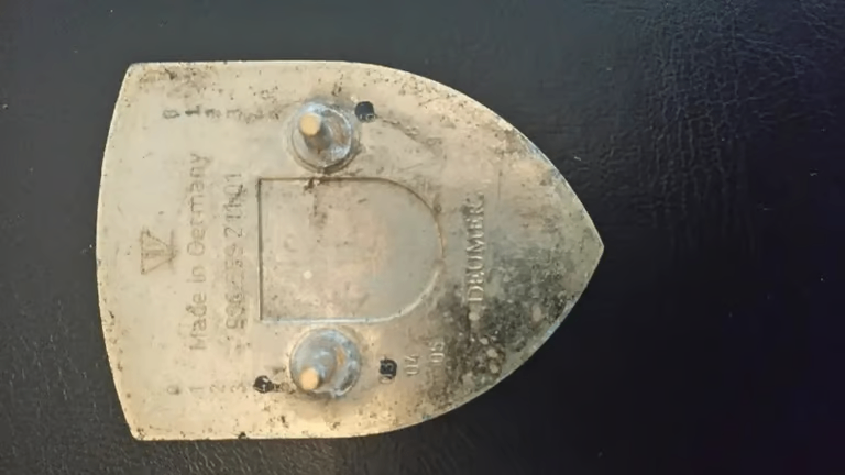 Porsche bonnet badge