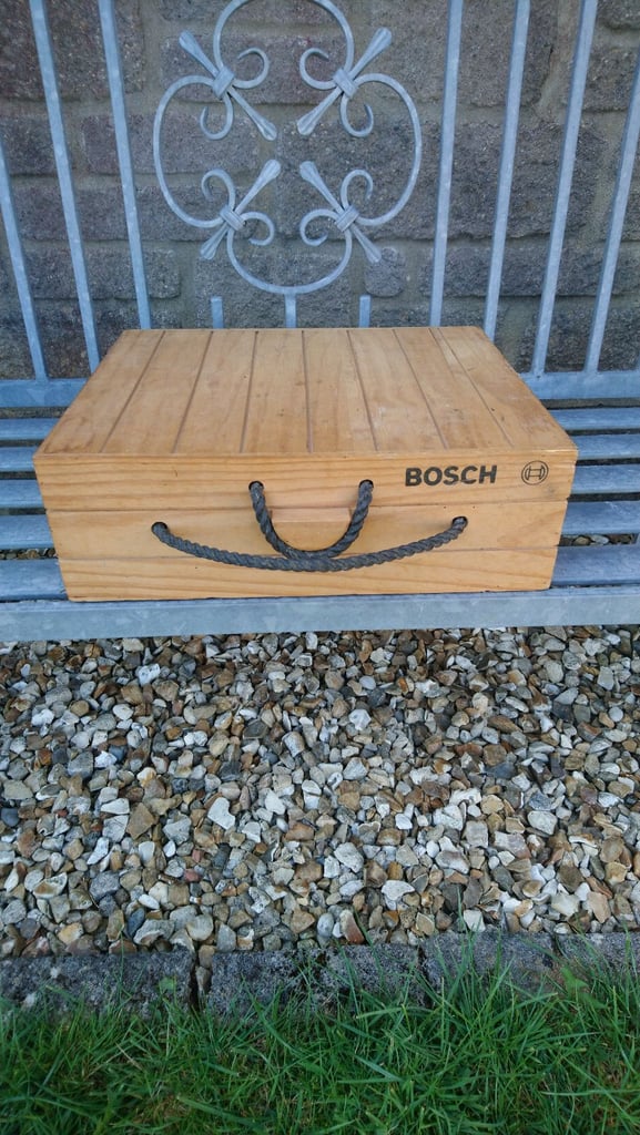 METABO CORDED ELECTRIC POWER HAMMER DRILL (COMES WITH A BOSCH WOODEN CARRY CASE)