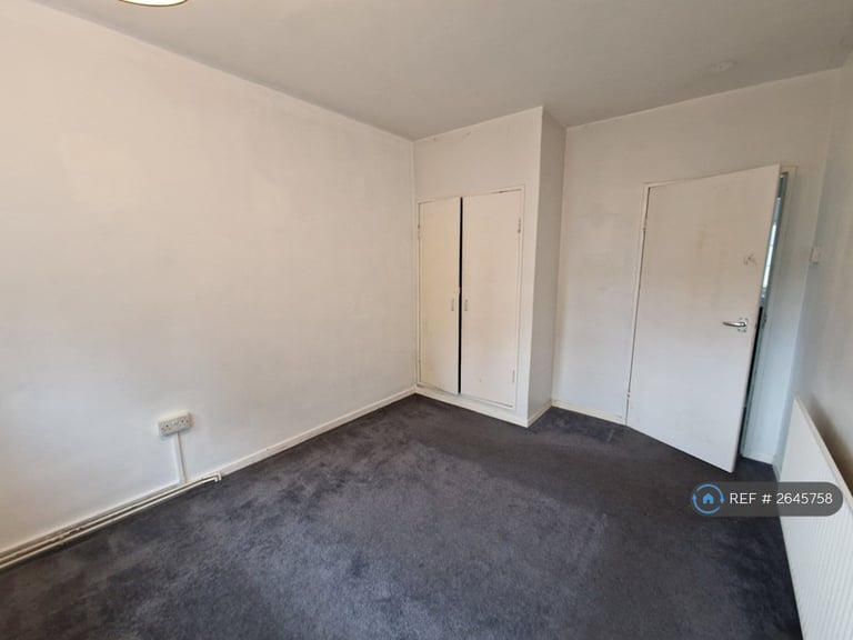 3 bedroom flat in Melford Court, London, SE22 (3 bed) (#2645758)
