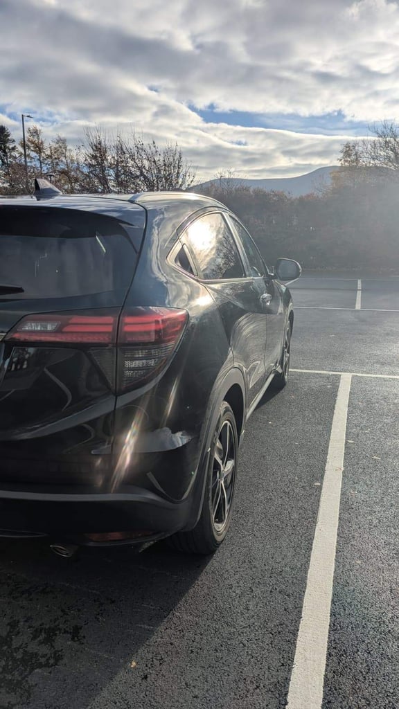 2019 Honda HR-V 1.5 i-VTEC Automatic – Panoramic Roof, MOT till March 2026, leather seats