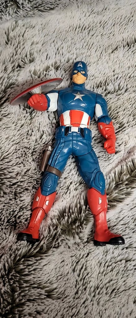 Marvel Avengers Assemble Captain America Figure
