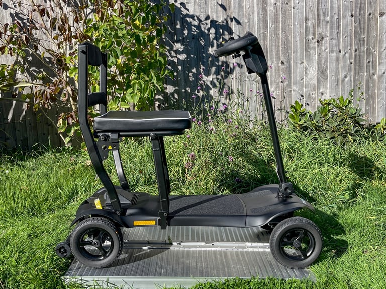 Pride GoGo MG2 Ultra Light FOLDING MOBILITY SCOOTER 14.7KG AIRLINE SAFE was £2495