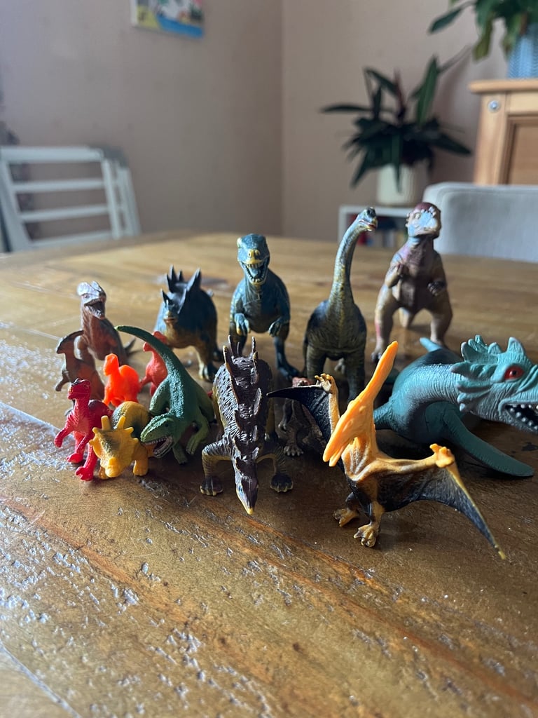 40 dinosaur toys 