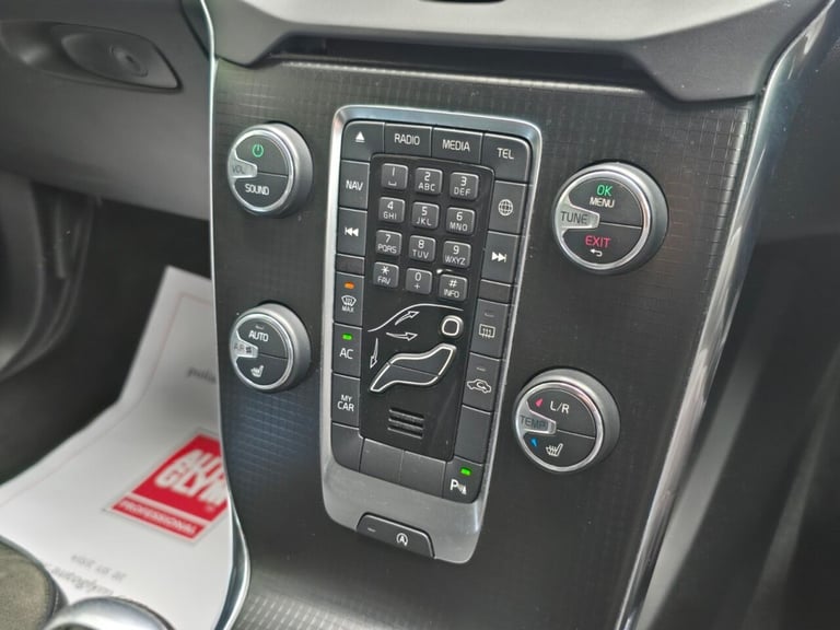 2017 Volvo V40 2.0 D2 R-Design Nav Plus Hatchback 5dr Diesel Manual Euro 6 (s/s) (120 ps) Hatchba...