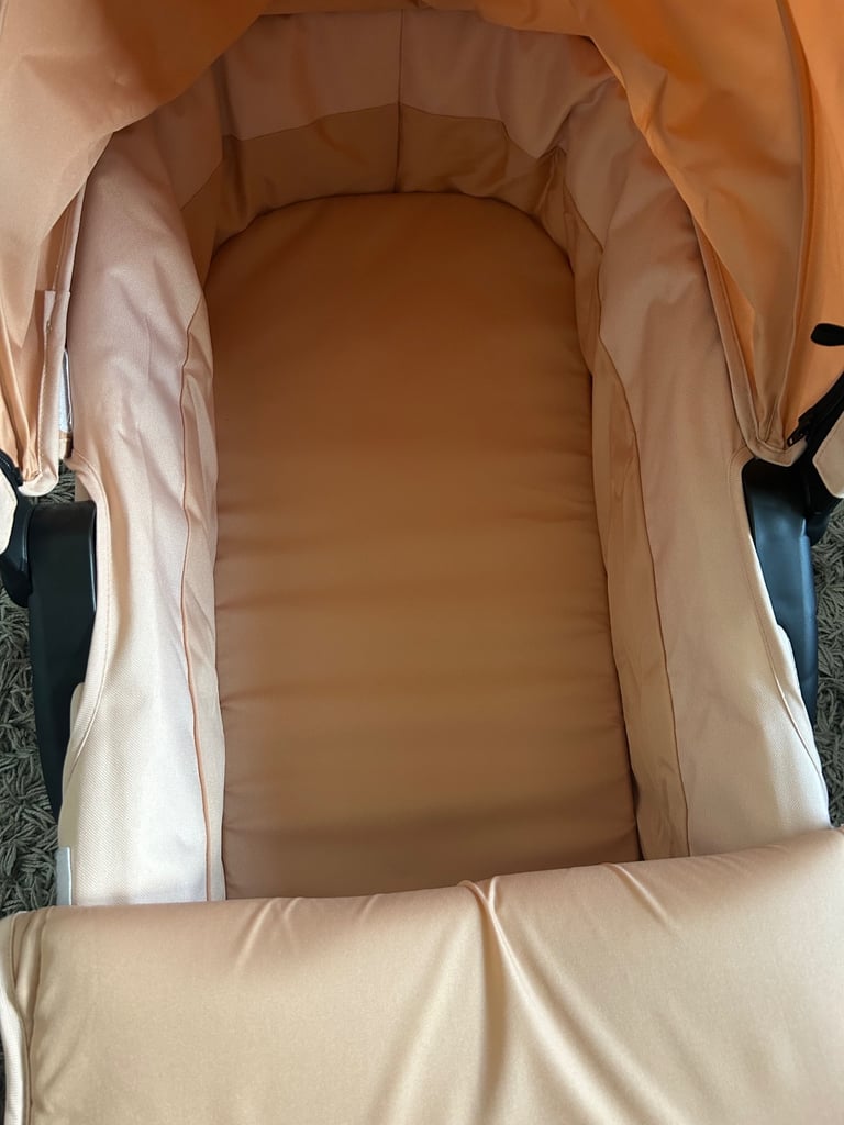 My Babiie MB200i Bassinet – Blush (Like New)