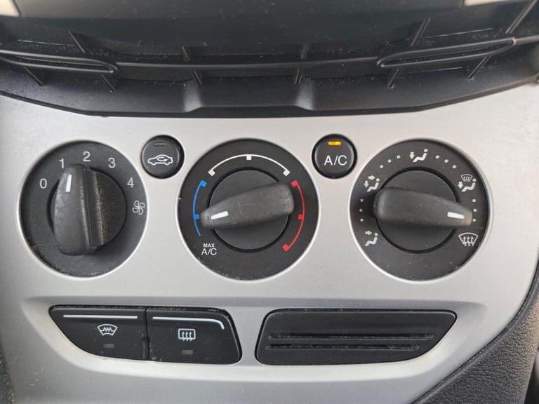 2013 Ford Focus 1.6 Zetec Powershift Euro 5 5dr Hatchback Petrol Automatic