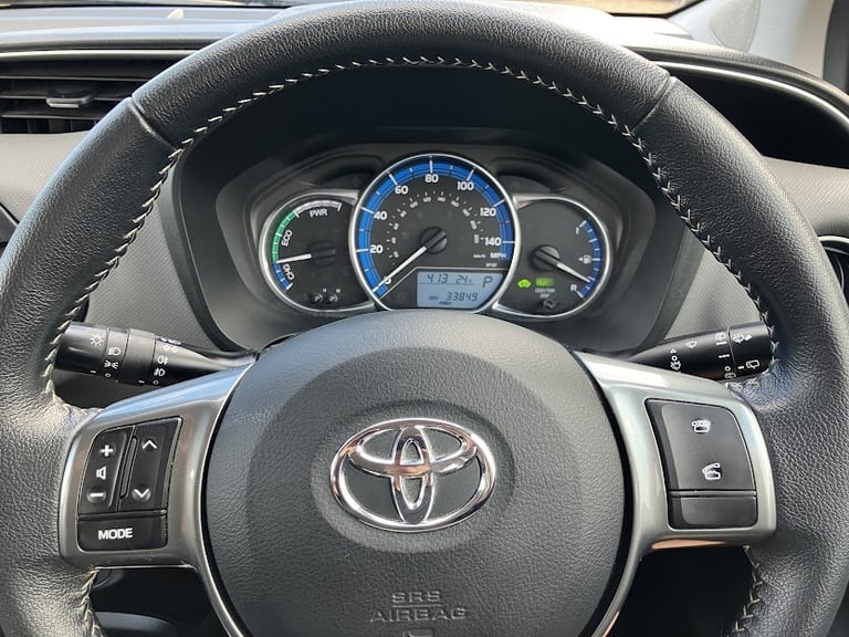 TOYOTA YARIS 1.5 VVT-h Icon Automatic 2015