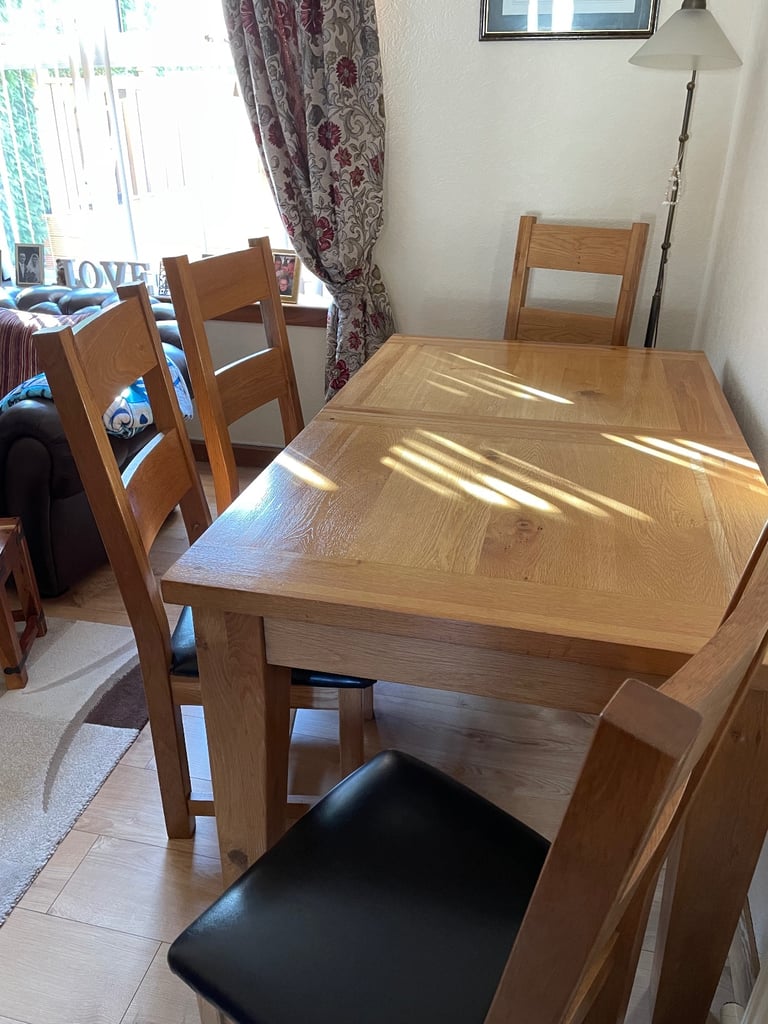 Oak dining table & 6 chairs
