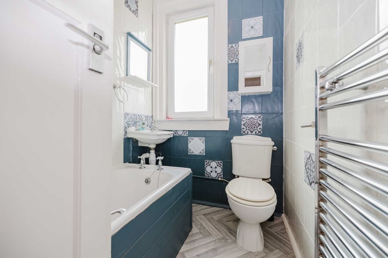 Desirable, 2 bed, 1st floor furnished flat with private garden, in Corstorphine – available soon!