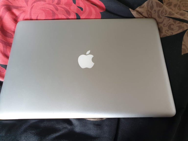APPLE MACBOOK PRO A1286 15.4inch LAPTOP WITH CHARGER 2.53GHZ C2D, 8GB DDR3 128GB SSD RUNNING BIG SUR