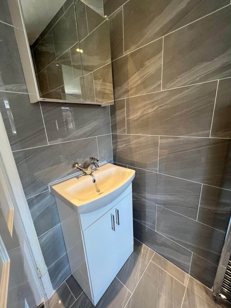 One double bedroom available 