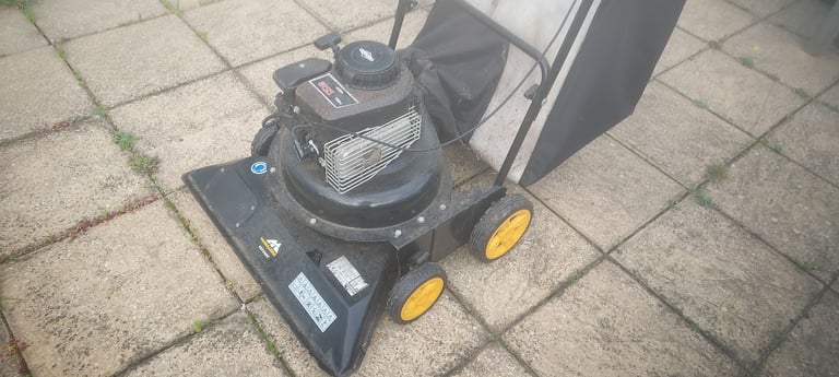 Leaf & Litter petrol Vacuum. McCulloch 4076 vac 