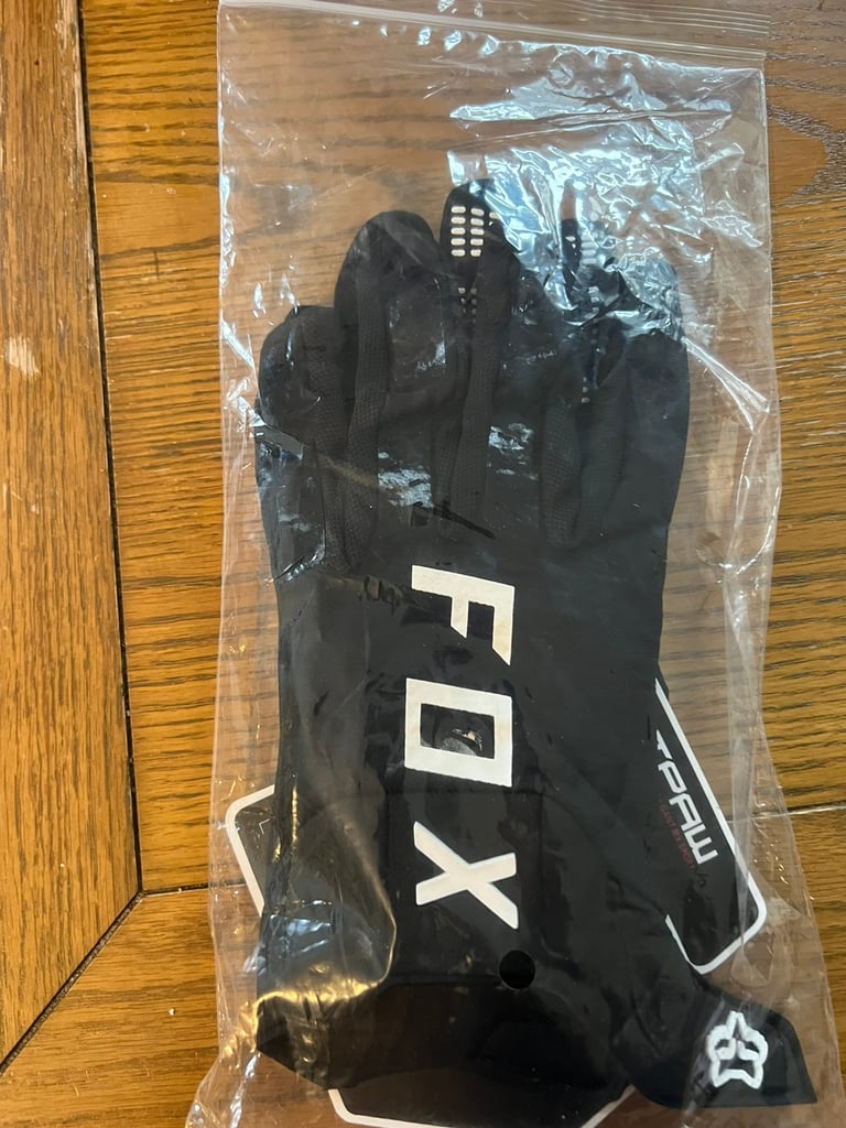 Brand new Fox gloves medium 
