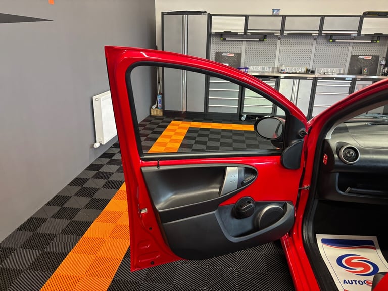 2014 Toyota AYGO 1.0 VVT-i Move with Style 5dr HATCHBACK Petrol Manual