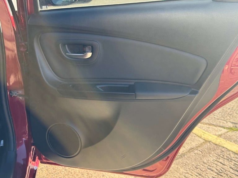 2017 Toyota Yaris 1.3 Yaris Design VVT-i 5dr - NATIONAL DELIVERY* Hatchback Petrol Manual