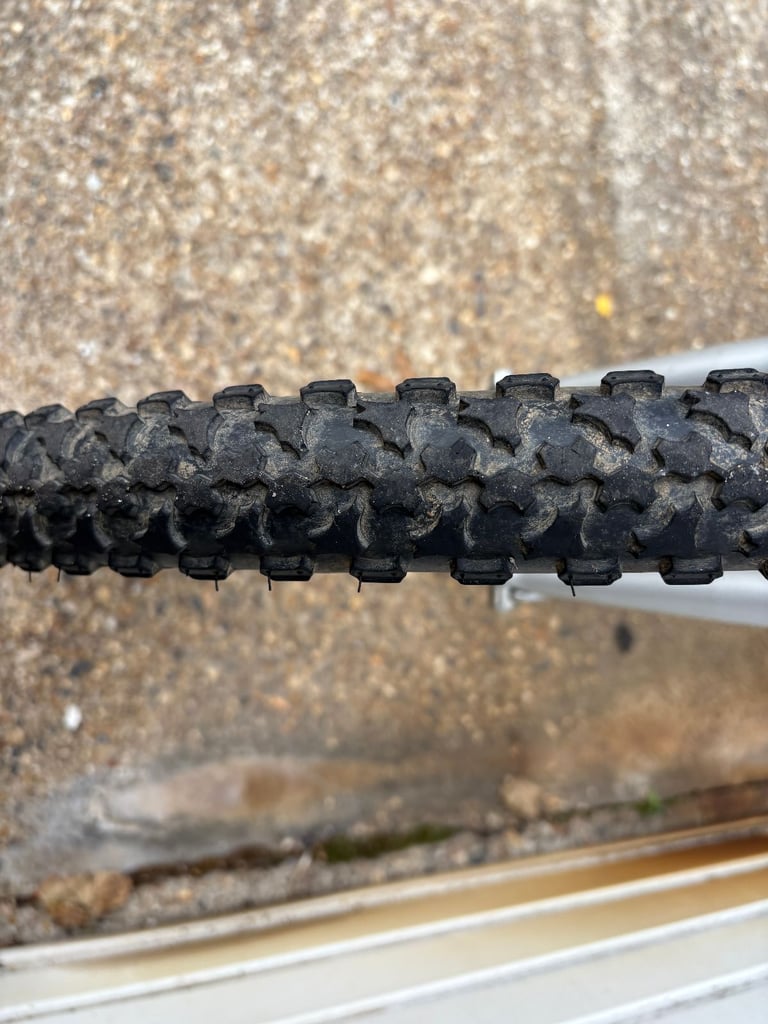 MAN OR LADIES BIKE DIAMONDBACK  26in wheels 7x3 gears 22in frame serviced £85