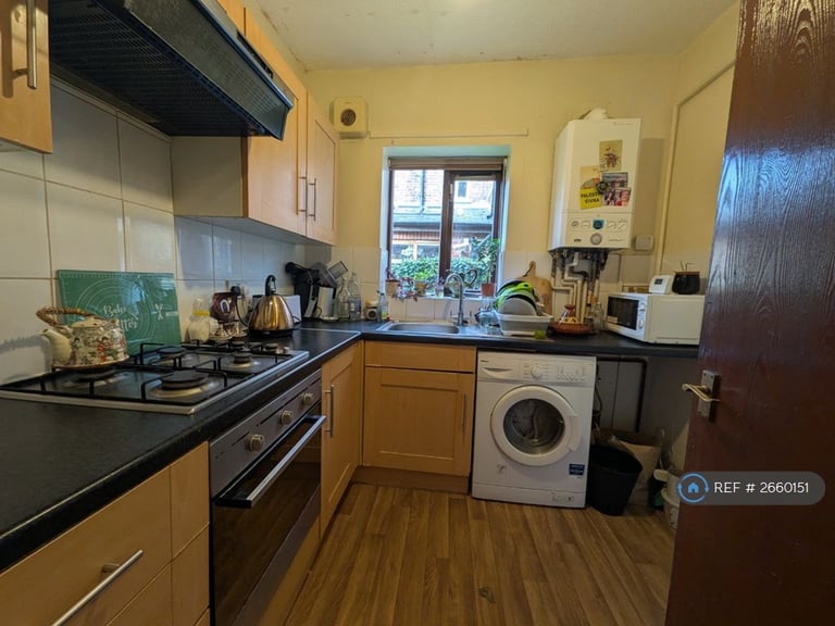 2 bedroom flat in Circular Rd, Manchester, M20 (2 bed) (#2660151)
