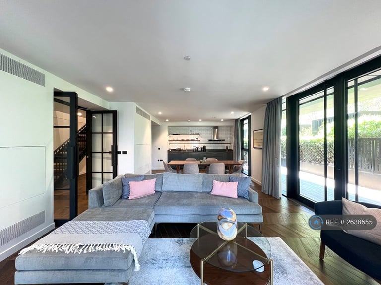 2 bedroom flat in Switch House East Battersea Power Station, London, SW11 (2 bed) (#2638655)