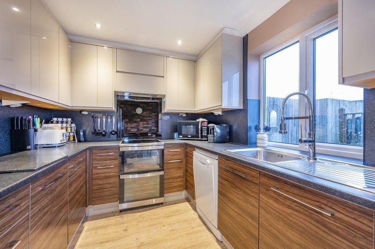 Exceptional 3 bedroom semi detached house - East Bierley (unfurnished)