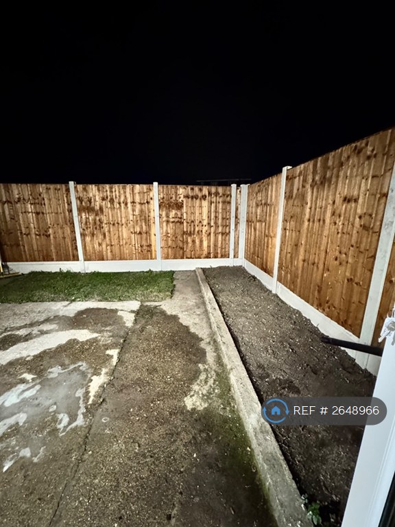 4 bedroom house in Bouvier Road, Enfield, EN3 (4 bed) (#2648966)