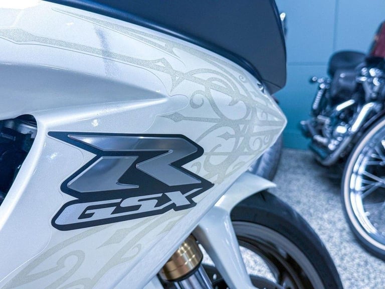 2009 09 SUZUKI GSX-R600 TRIBAL LTD EDITION 599CC - LOW MILES - JUST 2 OWNERS