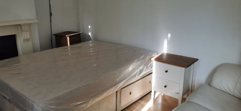 1 big bedroom to rent in North Greenwich next to IKEA. Microwave Cooking Only!