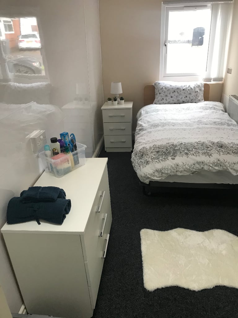 Supported Temporary Accommodation - Single & Double rooms Rent (Only pay Service Charge) Ref 145