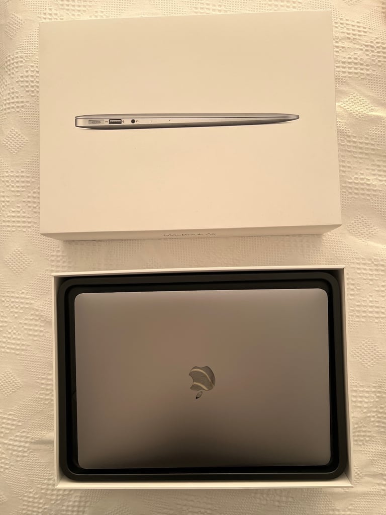 image for Apple MacBook Air 2019 13 Inch