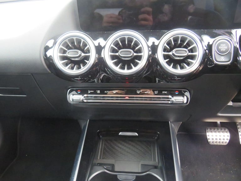 2024 Mercedes-Benz GLA 2.0 GLA220d AMG Line (Premium) SUV 5dr Diesel 8G-DCT 4MATIC Euro 6 (s/s) (...