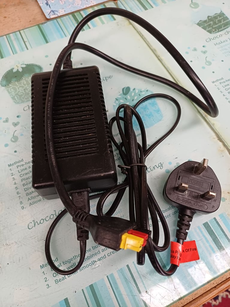 Golf trolley charger 