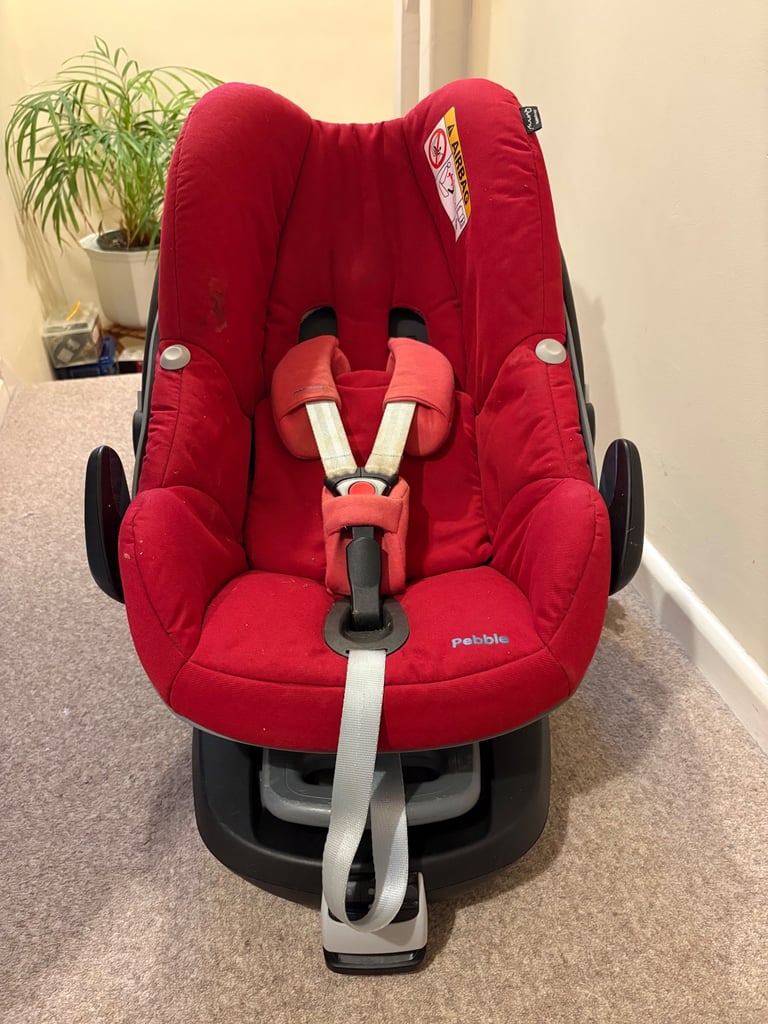 Maxi Cosi car seat and Isofix familyfix base
