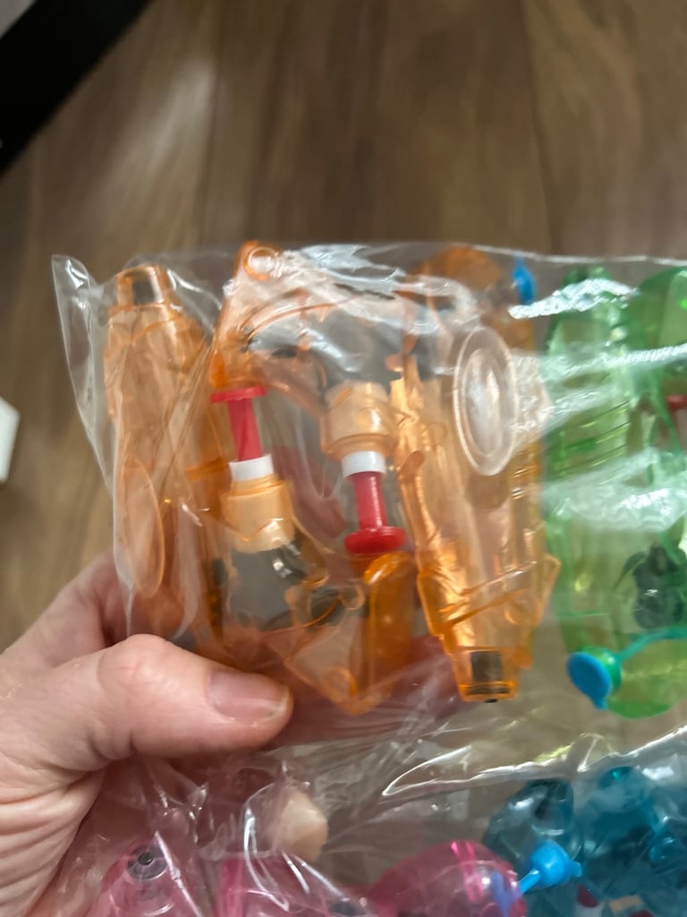 Brand new 96 pcs water pistols for kids 