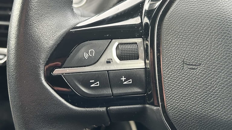 2022 Peugeot 2008 1.2 PureTech Allure Premium 5dr Estate Petrol Manual