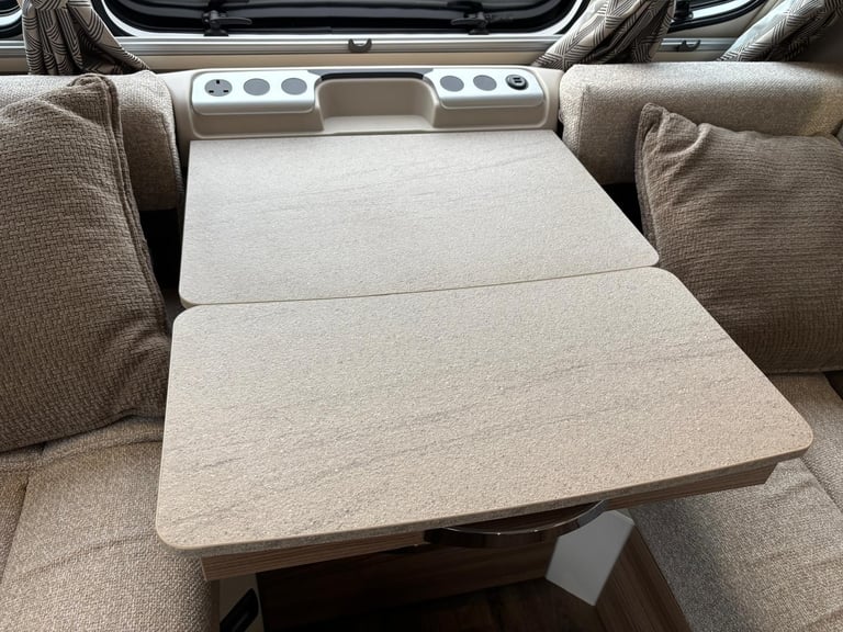 2022 SWIFT CHALLENGER 650, REAR FIXED ISLAND BED, CENTRE WASHROOM, ALDE, 