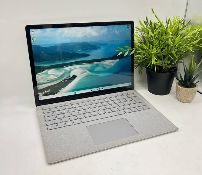 image for  Microsoft Surface Laptop – i5 7th Gen, 8GB RAM, 256GB SSD, 4K Touchscreen