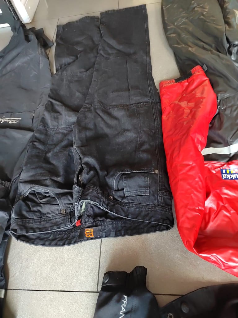 East London Motorcycle Clothing – ALL TYPES – SEE PHOTOS – EAST LONDON - 830