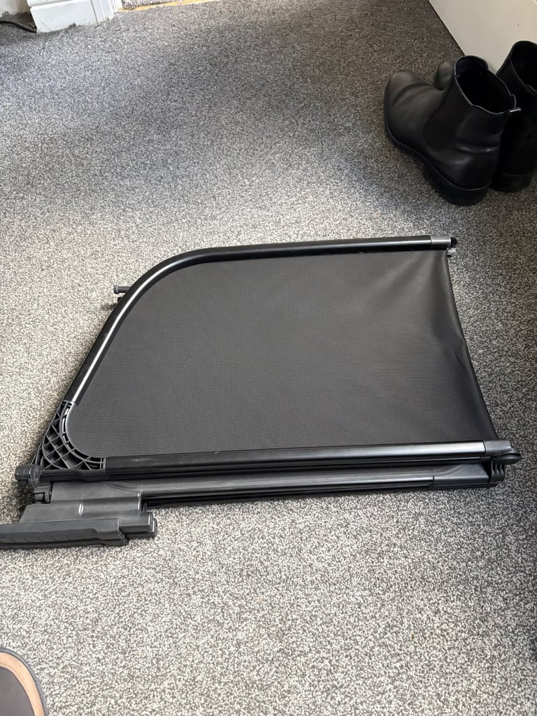 BMW E88 1 Series wind deflector