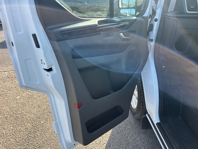 FORD TRANSIT CUSTOM 2.0 Limited Van 300 L2 130PS +Â?15,975 Plus VAT+