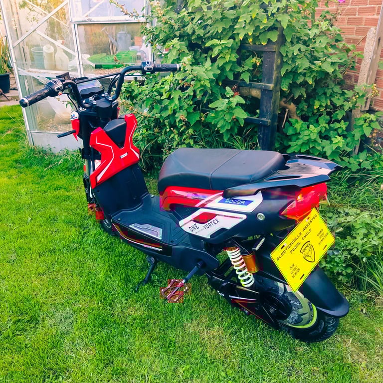 image for Vortex 250W Eskuta moped style e-bike