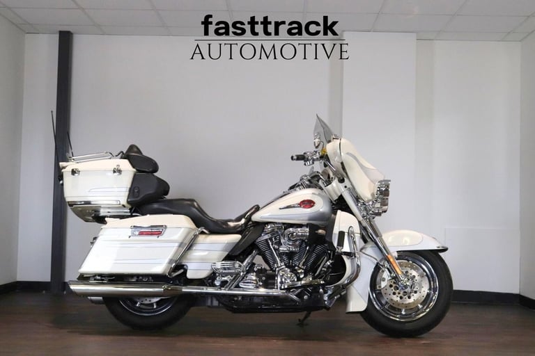 Harley Davidson FLHTCUSE 1800 Electra Glide Screamin Eagle 2008