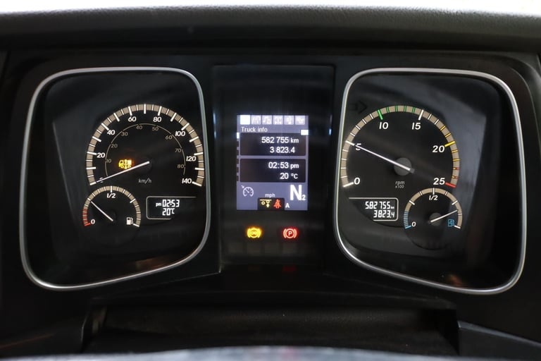 MERCEDES ACTROS 2548 STREAMSPACE 6X2 REARLIFT TRACTOR (2015)