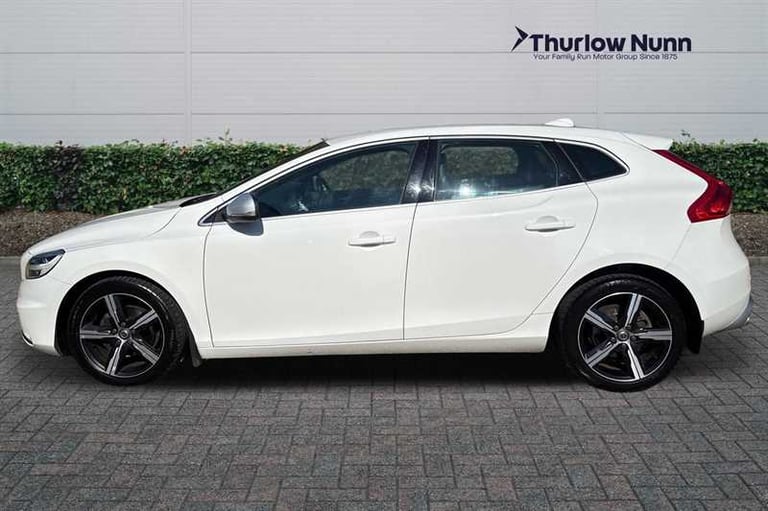 2017 Volvo V40 2.0 D2 R-Design Nav Plus Hatchback 5dr Diesel Manual Euro 6 (s/s) (120 ps) Hatchba...