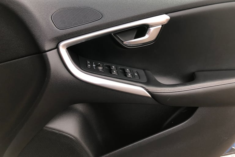 2015 Volvo V40 T2 [122] R DESIGN Nav 5dr Geartronic Hatchback PETROL Automatic