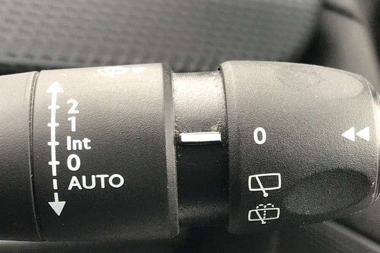  Peugeot E 2008 50kwh Gt Premium Suv 5dr Electric Auto 7kw Charger 136 Ps